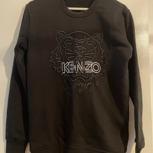 Kenzo tröja - Säljer nu min kenzo tröja då jag aldrig har använt den tidigare. 