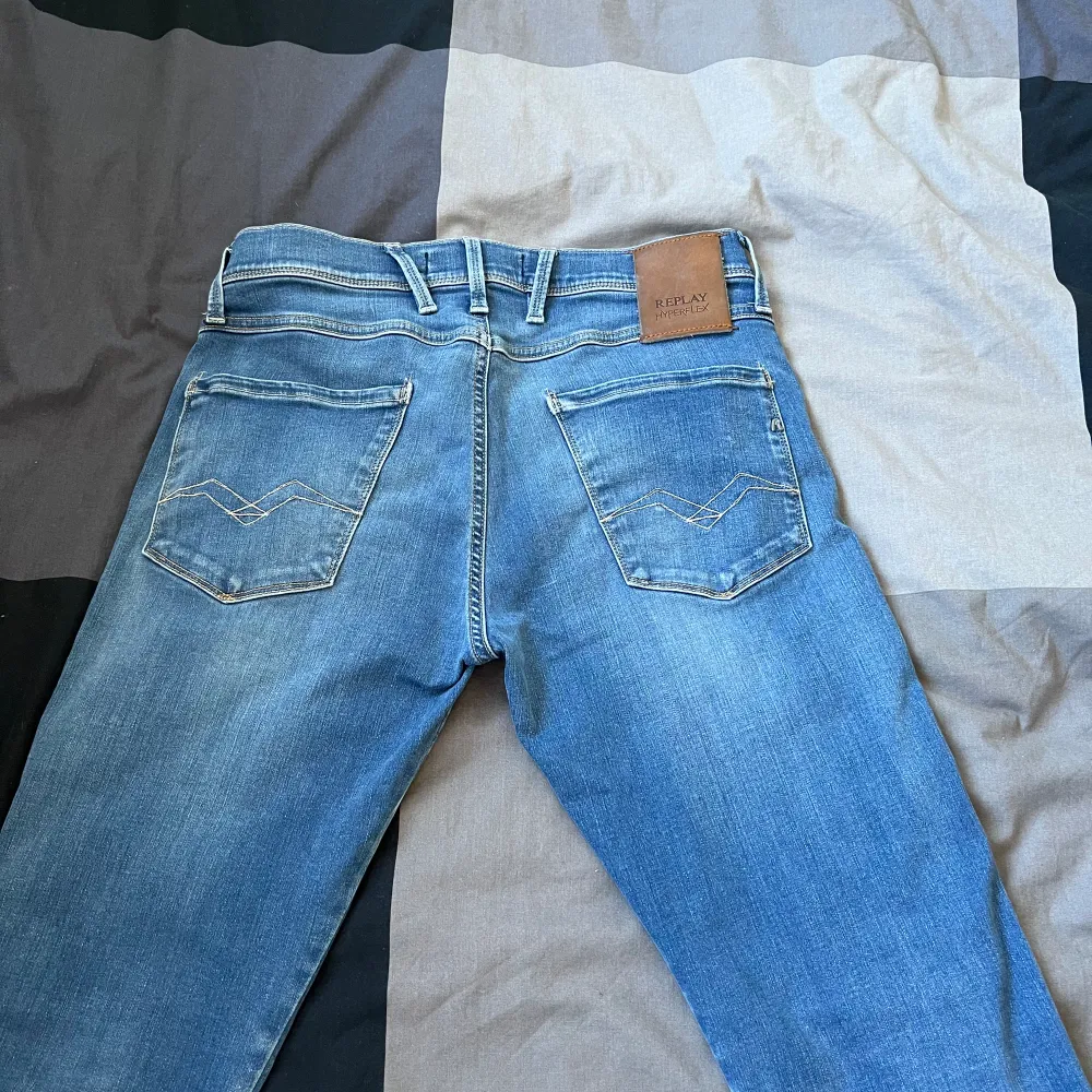 Replay jeans i jättebra skick och passform utan några defekter. Kom privat för fler bilder o ifall du har några frågor. . Jeans & Byxor.