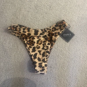 Leopard bikini  - Säljer leopard bikini underdel🥰