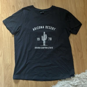 Tröja Ginatricot - Tröja med tryck!  Ginatricot 