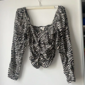 Långärmad topp - Bra skick, något mindre i storleken