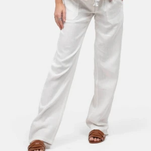 Linnebyxor skagen - Ett par vita linnebyxor från Skagen i storlek Xs, jätte fint skick💕