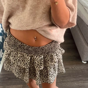 Leopard kjol  - Trendig leopard kjol som passar storlek 170-S