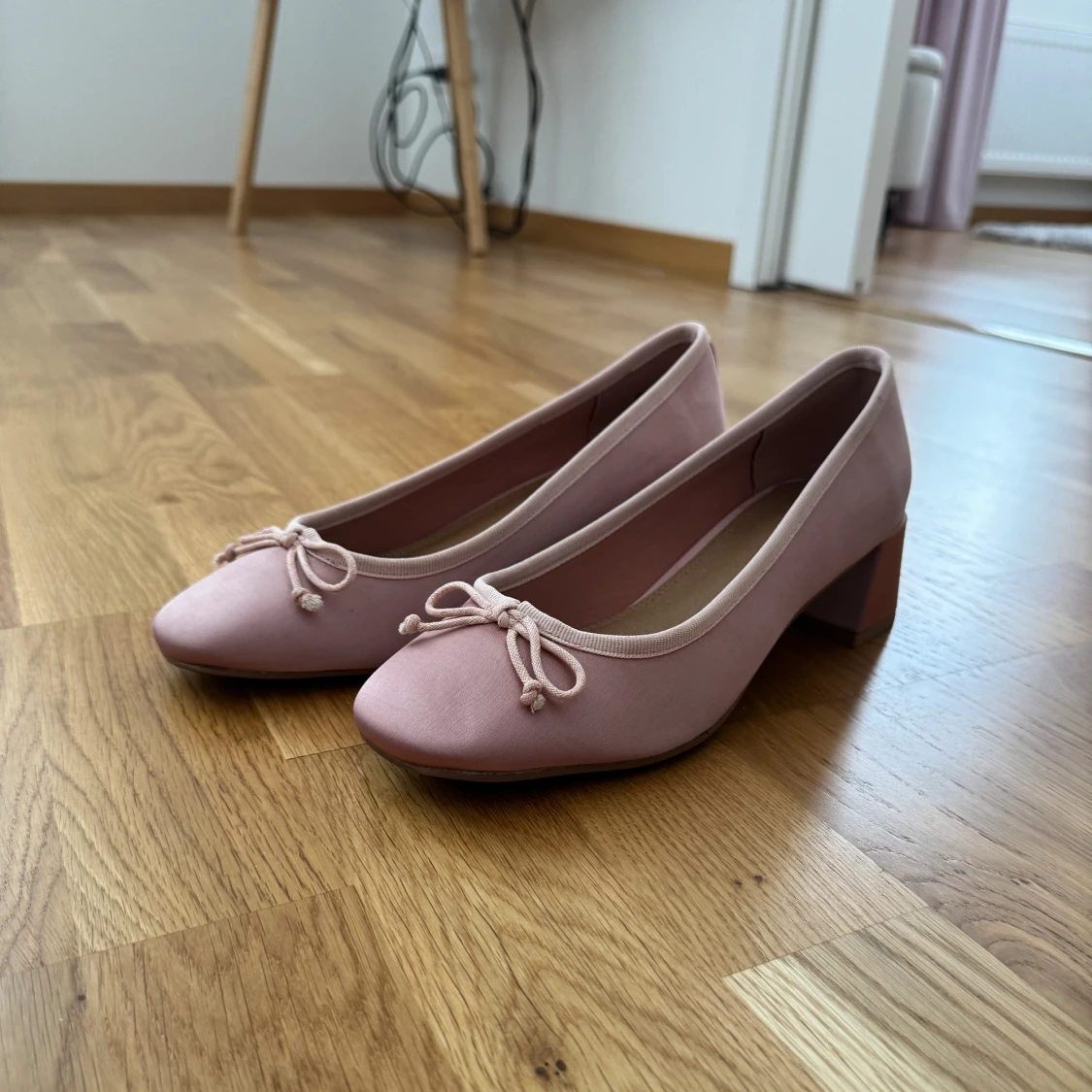 Rosa ballerinaskor med klack