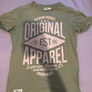 T-shirt  - T-shirt från Millers  Grön