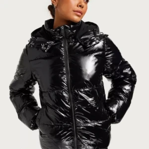 Jacka - Säljer min vinterjacka. Kom privat för mer information 🩷