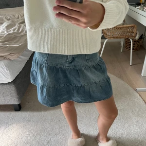 Jeanskjol med volang  - Snyggaste jeanskjolen med volang💗💗💗