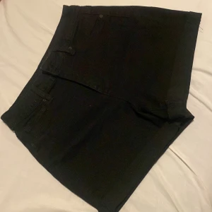 Shorts - Fina shorts från FashionNova, Aldrig använda. 🤍 materialet är lite åt denim hållet men tunnare!