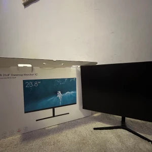 Monitor 60hz - Säljer den för ska spara pengar för en scooter och har kvar boxen och den går för ny pris 1250