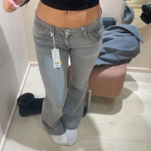 Los Waits jeans  - Använd tyvärr ej, inte min stil. Använd Max 5 gånger. Från barnavdelningen på Gina tricot i storlek 164