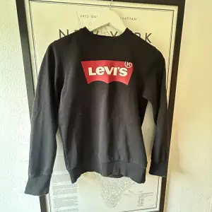 Super go tröja från Levis 🙌  Väldigt skön och i bra skick!!