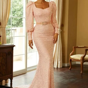 Elegant festklänning  - Använts bara en gång (nyskick). 