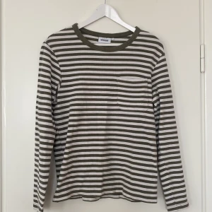 Randig tröja - Supersnygg men används ej