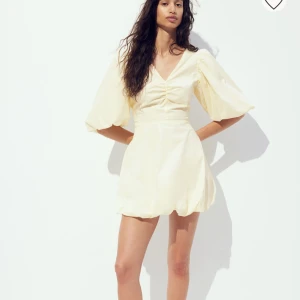 SÖKER Klänning hm - SÖKER❗️❗️❗️ I storlek XS eller S🩷