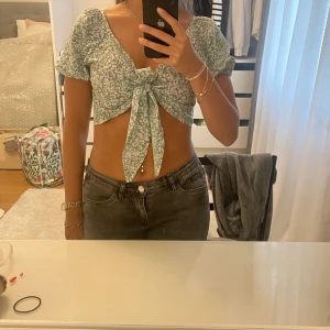 Sommar blus - Fins cropad blus från gina tricot