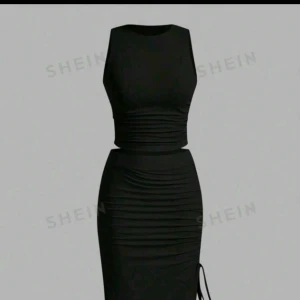 Svart klänning set - Svart set till sommaren. Storlek M/L. Aldrig använt bara prövats 1gg. Säljer varan för 110kr. Kan gå ner vid snabbköp