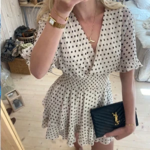 Klänning - SUPER snygg verkligen!! Perfekt nu till sommaren ❣️❣️