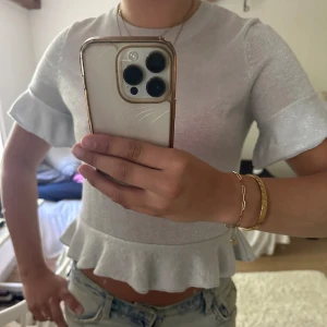 Glittrig volangtopp - Jättesöt, glittrig volangtopp som inte kommer till användning, jättefint skick!💗 