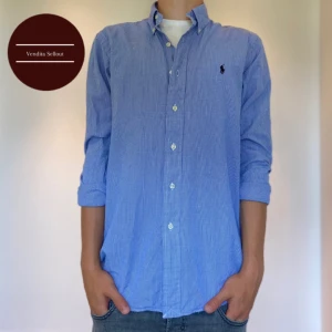 Ralph lauren skjorta  - Säljer denna  snygga skjortan från Ralph Lauren för 499kr!🤩| skjortan är näst intill ny | Storlek S slimfit passar M | inga defekter eller fläckar Perfekt inför sommaren | skriv vid frågor och funderingar!🤝😁