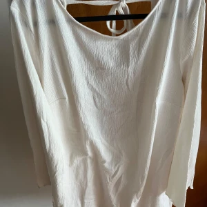 Kläning - Kläning från H&M. Använd 1 gång så är i nyskick