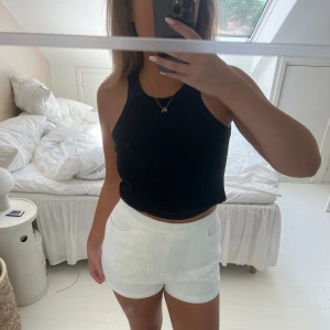 Shorts  - Såå snygga shorts som aldrig är använda. Sitter perfekt på och har inga skador eller defekter ❤️