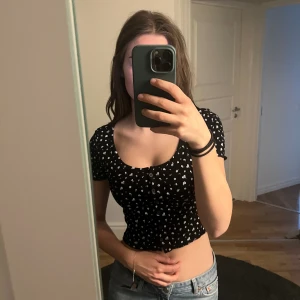 Blommig topp - en gullig topp, nästan aldrig använd