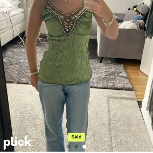 Grön topp - Litet hål på sidan 