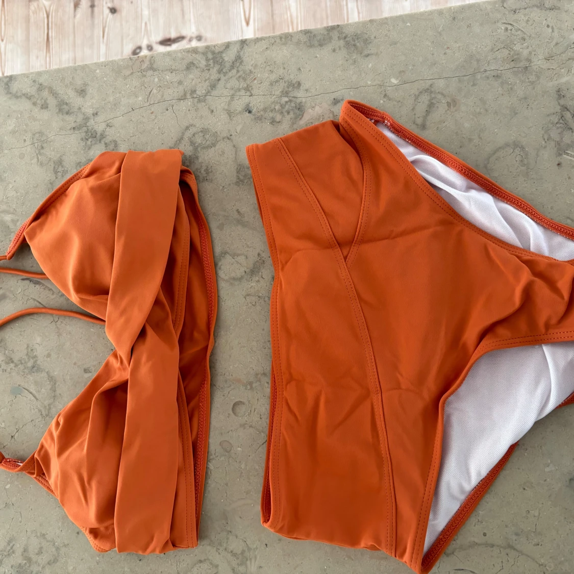 Bikini svart, rostfärgad - 92