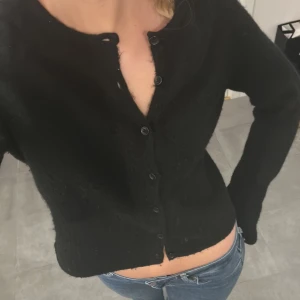 Svart kofta  - Supersnygg populär och slutsåld svart kofta från Gina tricot i storlek S, men sitter mer som XS. Inga defekter och knappt använd. 🩷🩷