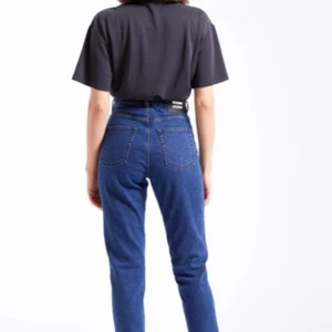 Dr Denim Jeans OANVÄNDA - Storlek:  W25 L32 (xs)  Nora Jeans från Dr denim mörkblå färg   Helt oanvända!!   