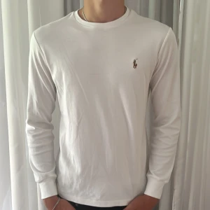 Ralph lauren long sleeve  - Ralph lauren long sleeve i storlek S. Använd 1 gång. Inga defekter osv. Jag är 183 cm 