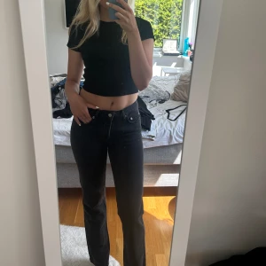 Svarta jeans  - Jättefina jeans från lager 157. Aldrig använda, säljer då dem är för små!