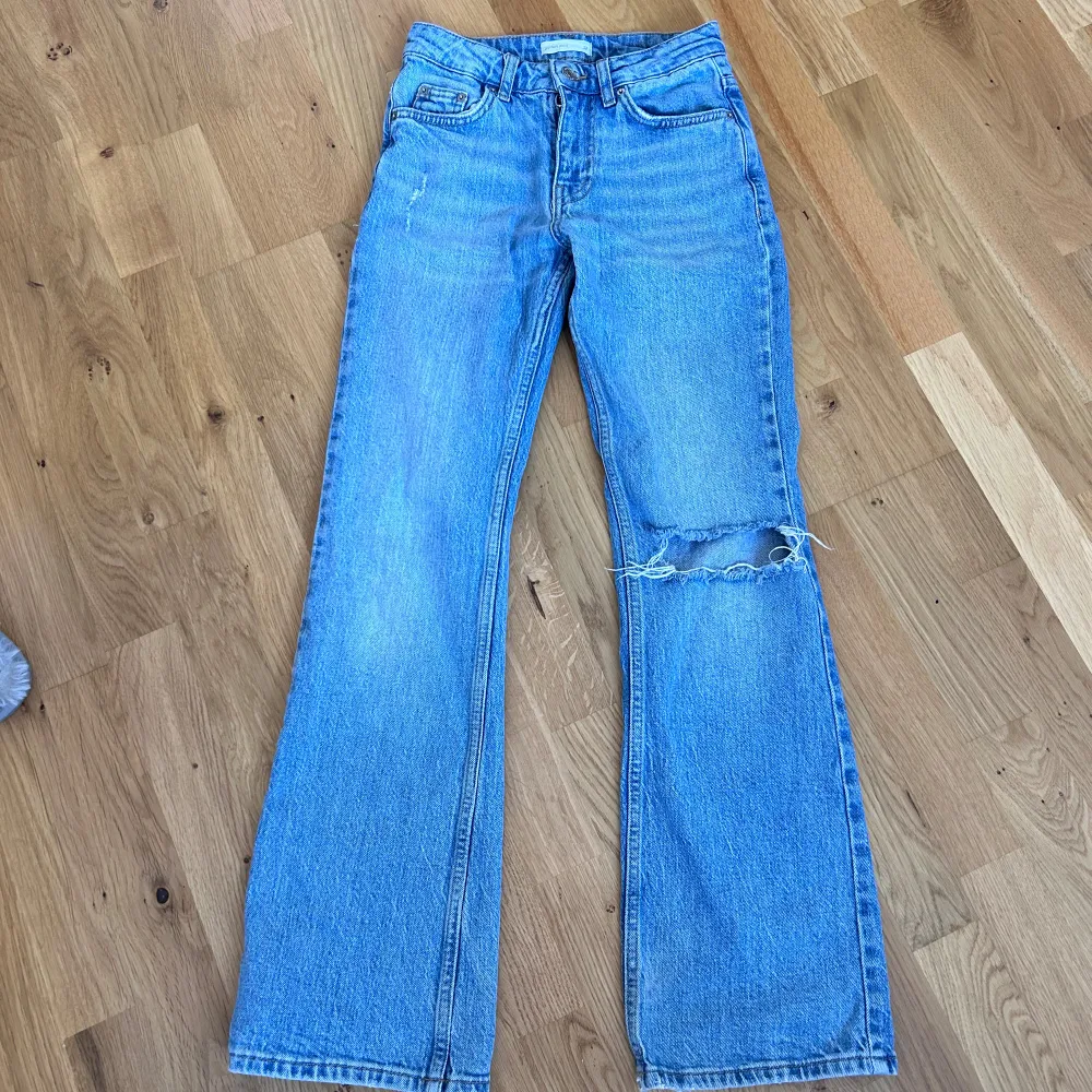 Full length petite flare jeans från Gina tricot, som ej säljs på hemsidan längre!💕. Jeans & Byxor.