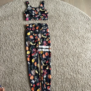 Stronger  - Träningstights och topp i fint skick