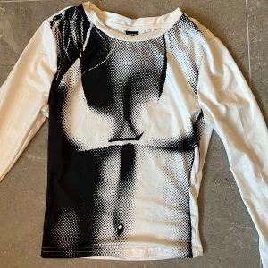 Långamrad tröja med tryck💖 - Långarmad tröja med tryck💘Pris kan diskuteras skriv vid intresse eller frågor💖