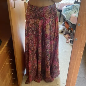 Mönstrad långkjol - Lägger ut min fina långkjol som är för lång för mig igen pga en oseriös köpare på förra💗💗