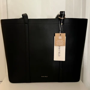 Anna Field väska  - Aldrig använt, Mycket utrymme för förvaring, Utmärkt skick