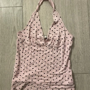 Y2k halterneck topp - Y2k halterneck rosa topp Lånade bilder!