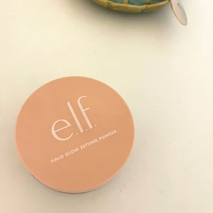 Setting powder - Ett Setting powder från eld i färgen medium