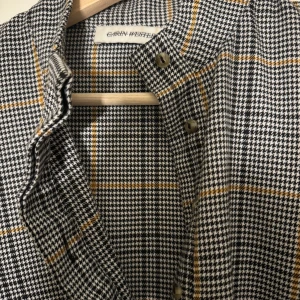 Rutig blus - Jätte fin rutig blus från Carin Wester! I bra skick. 