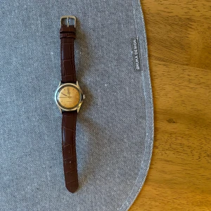 Baron - Väldigt fin herr mekanisk ut klocka från märket baron. Tveka inte att fråga om ni har några funderingar. 