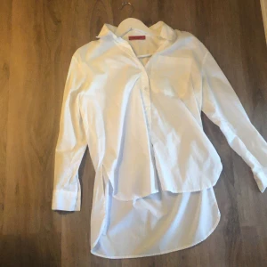 Skjorta från Max & CO - Den är storlek XS och bara använd en gång 