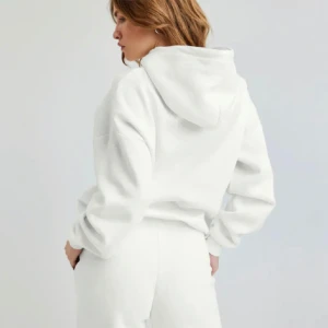 Vit hoddie - Hoddie från bikbok, inga fläckar!🤍🤍