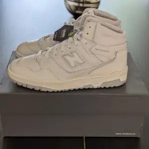 Säljer ett par helt nya New Balance 650 I box. Storlek 42,5. Nypris: 1600:-