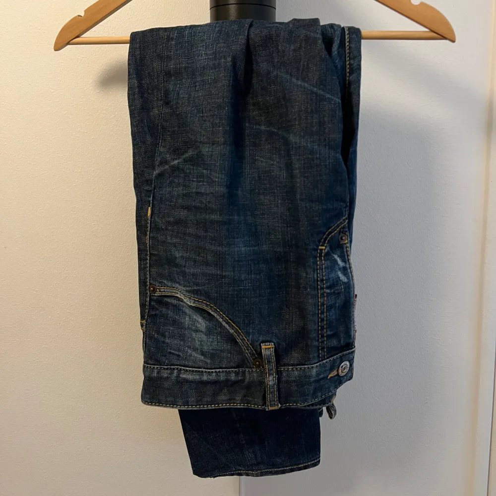 Dsquared2 jeans aldrig använda Nypris 3.200:- Pris kan diskuteras . Jeans & Byxor.