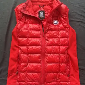 Säljer min feta canada goose väst som inte kommit till användning på flera år. Nypris 6100kr 