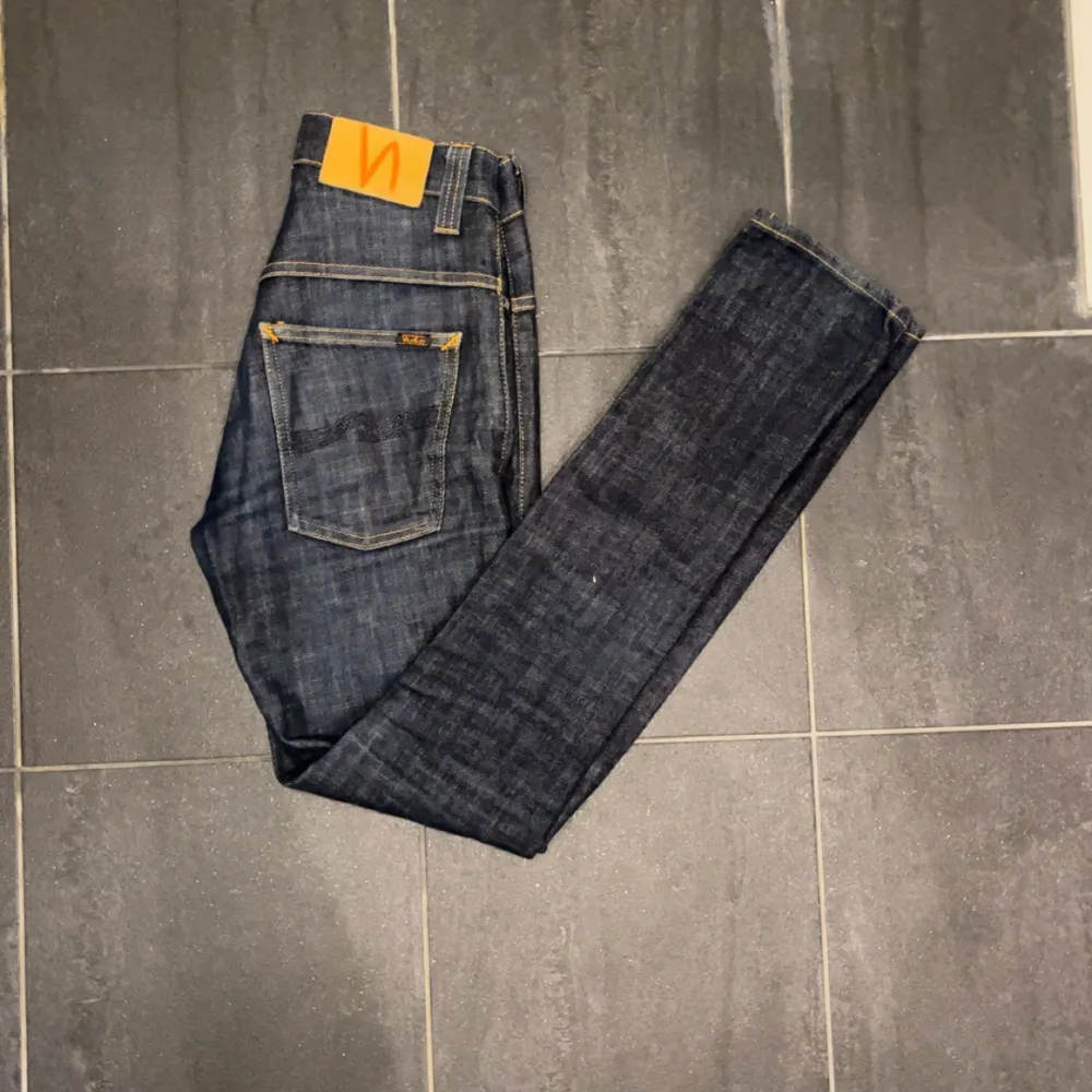 Tja, säljer av lite gamla jeans till bulkpris! 1 par- 349kr, 2 par-599kr, 3 par- 849kr! Storlek: 1=30/32 2= 31/32 3= 29/32 Alla jeans finns separat på min plicksida med modell och fler bilder! För fler frågor tveka inte att kontakta dm! //Nils . Jeans & Byxor.