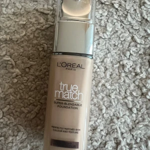 True match foundation - Endast testad 2 gånger och inköpt för några veckor sedan. Färg 2N