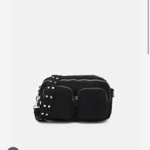 Väska från Gina trivoy - Svart rymlig väska från Gina tricot 200 kr plus frakt