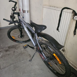 SCOTT CYCKEL  FYND ! - Fin Scott cykel  säljes.  Finns i Örnsköldsvik  , hämtas på plats och betalas med swish